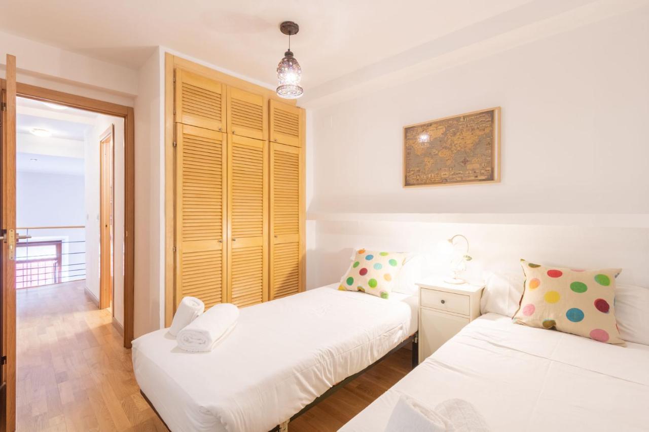 Goles Courtyard With Parking By Valcambre Apartment Seville Luaran gambar