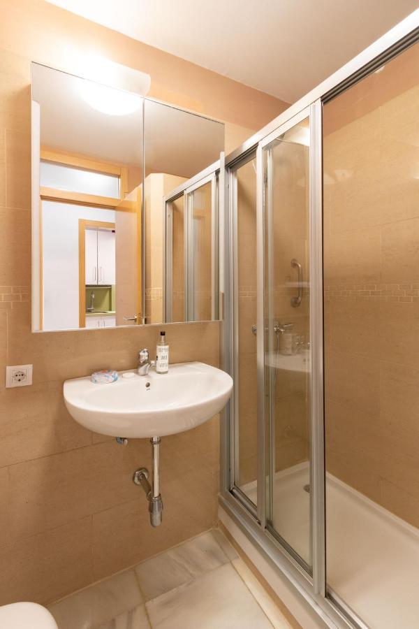 Goles Courtyard With Parking By Valcambre Apartment Seville Luaran gambar
