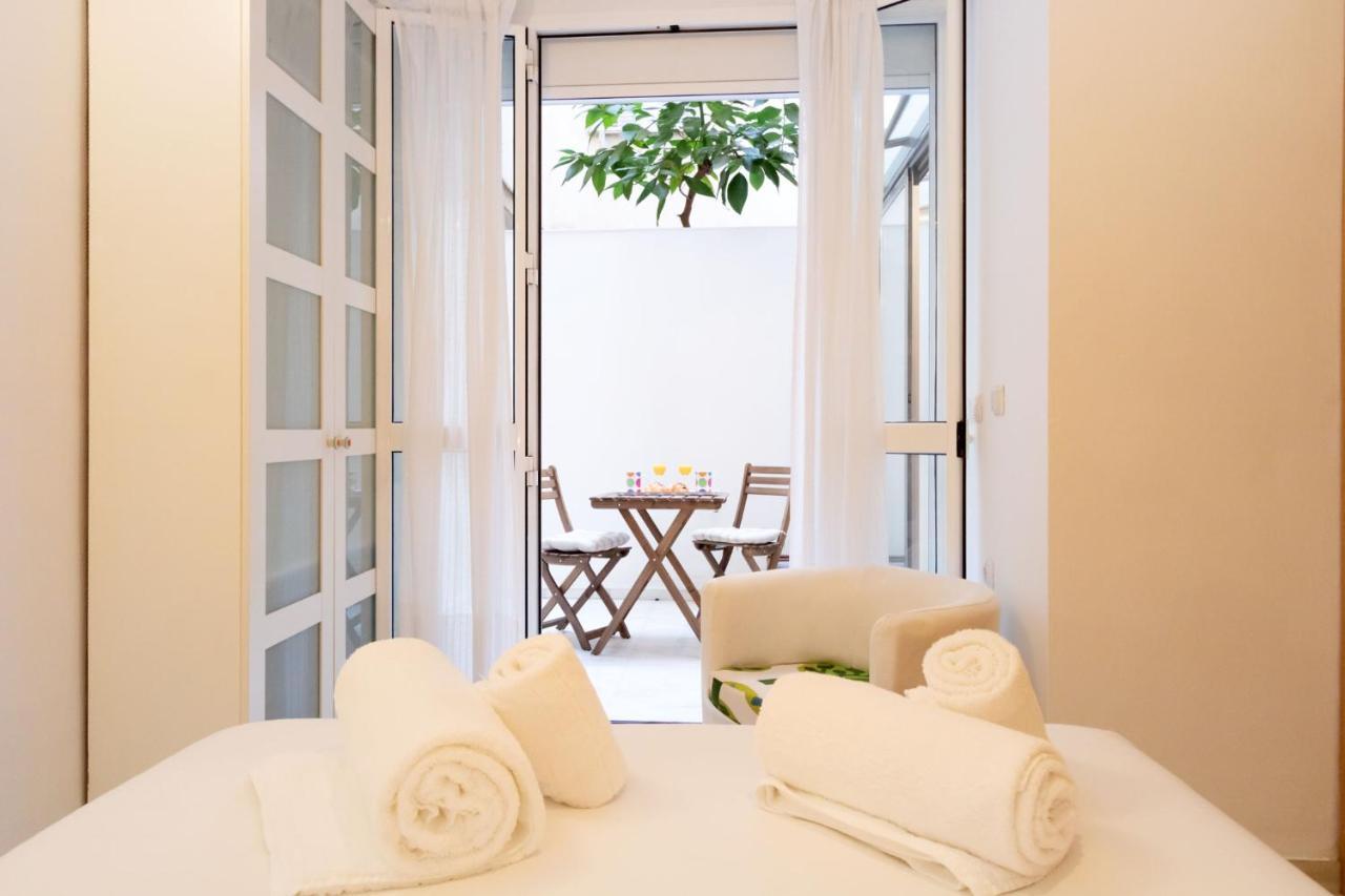 Goles Courtyard With Parking By Valcambre Apartment Seville Luaran gambar