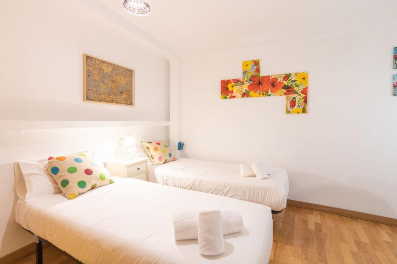 Goles Courtyard With Parking By Valcambre Apartment Seville Luaran gambar