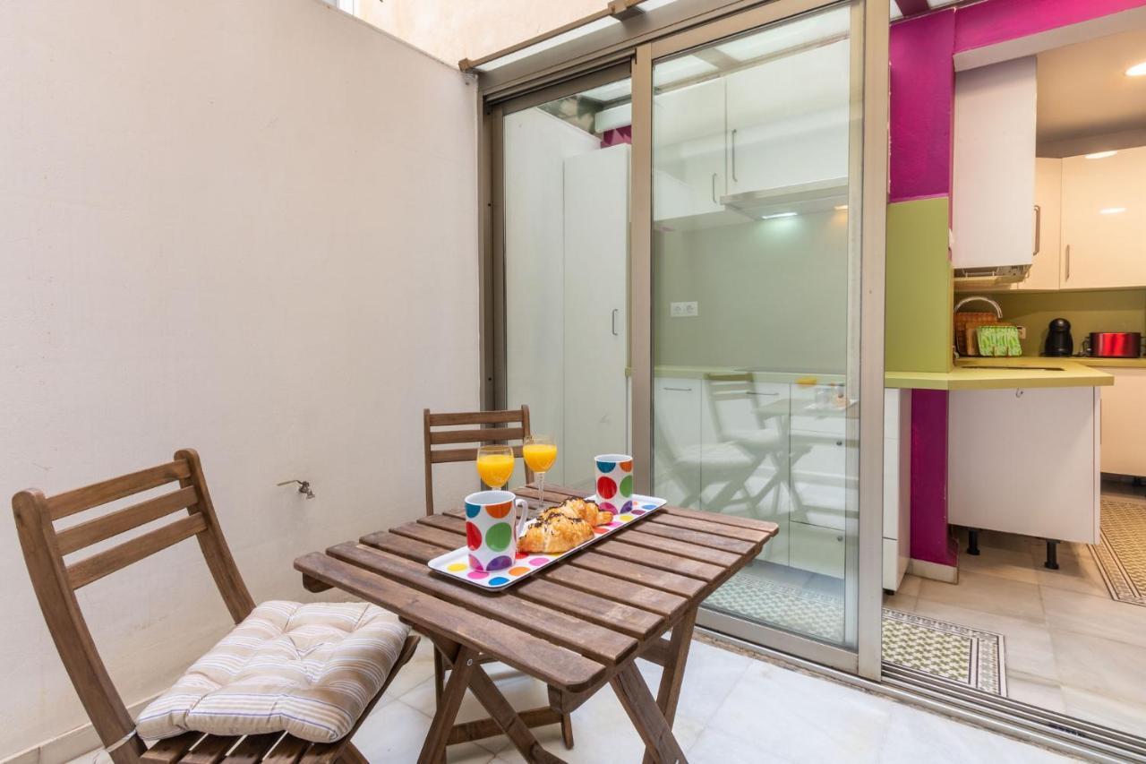 Goles Courtyard With Parking By Valcambre Apartment Seville Luaran gambar