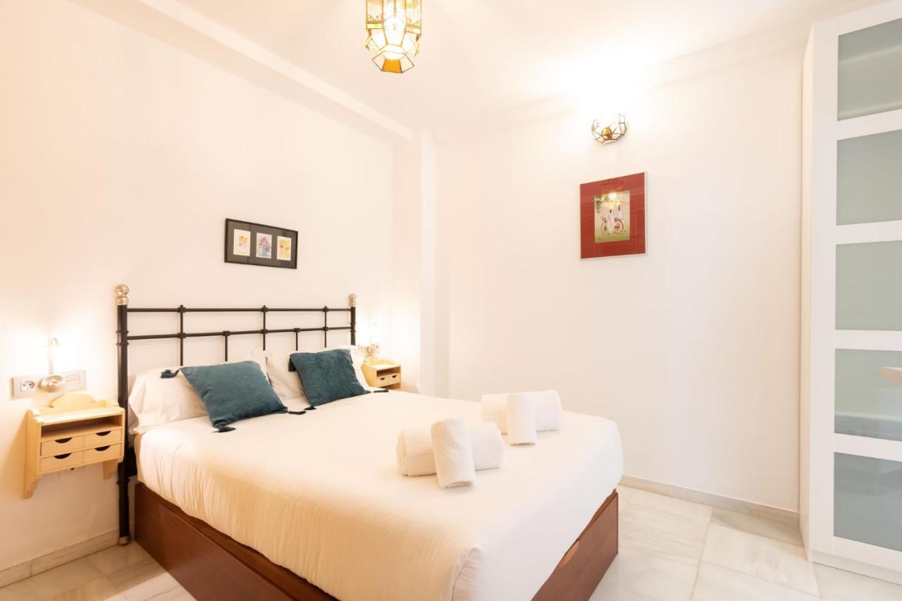 Goles Courtyard With Parking By Valcambre Apartment Seville Luaran gambar