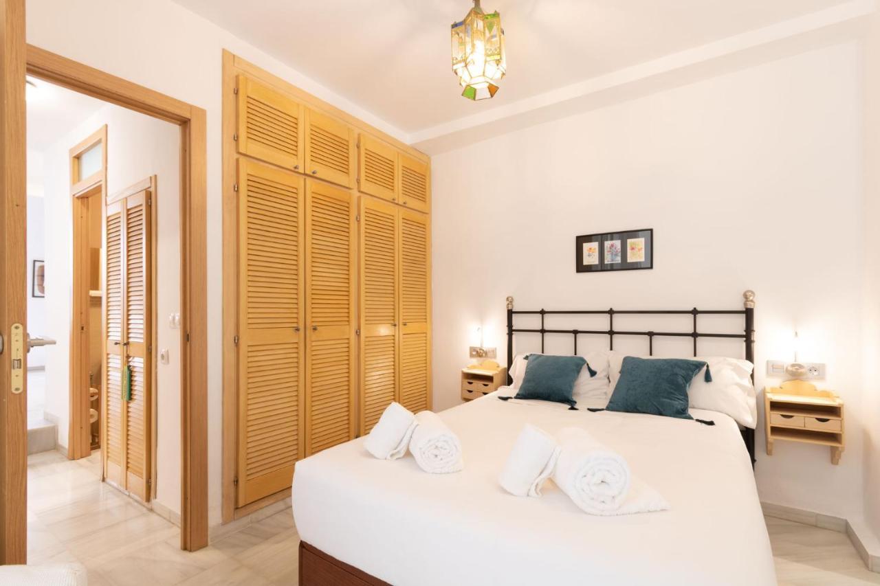 Goles Courtyard With Parking By Valcambre Apartment Seville Luaran gambar