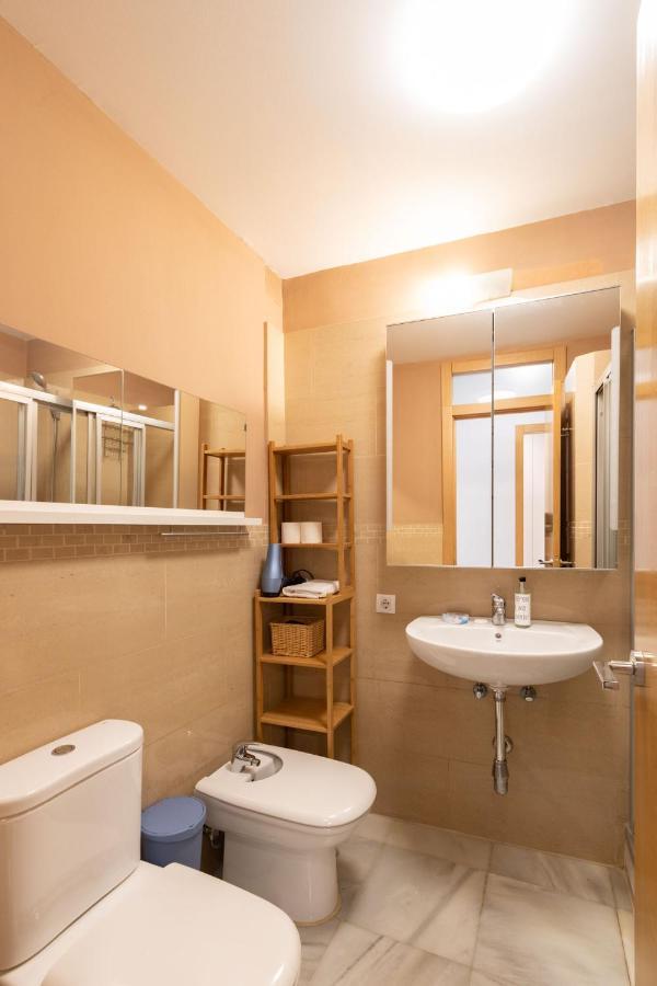 Goles Courtyard With Parking By Valcambre Apartment Seville Luaran gambar